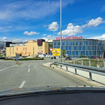 Mariposa, Apartment With Balcony, Private Parking In The Garage, Near The Biggest Shopping Center Mall Of Split Exterior foto