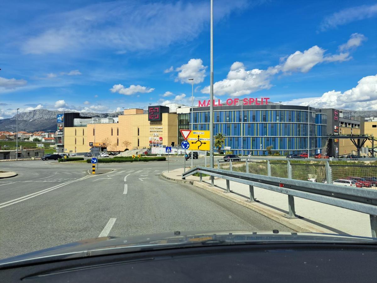Mariposa, Apartment With Balcony, Private Parking In The Garage, Near The Biggest Shopping Center Mall Of Split Exterior foto