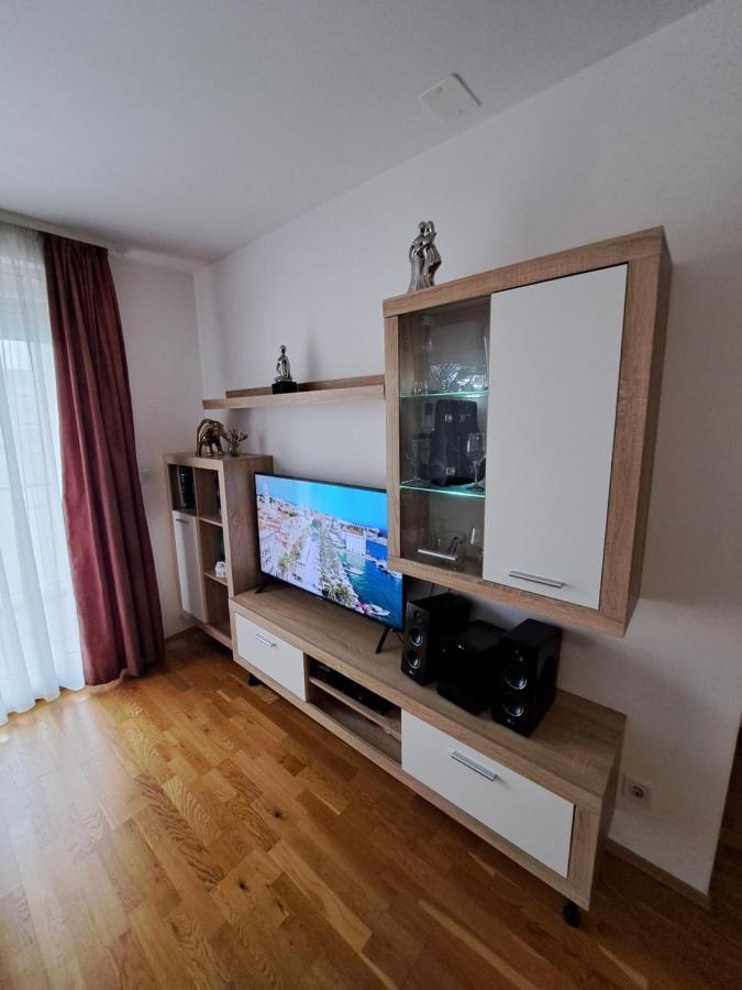 Mariposa, Apartment With Balcony, Private Parking In The Garage, Near The Biggest Shopping Center Mall Of Split Exterior foto